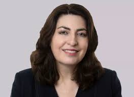 Scary moment female hunter comes face to face with hissing mountain lion  before shooting beast to ‘save h