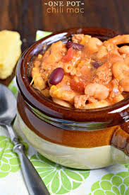 For most americas, chili and cinnamon rolls is an unheard of and crazy meal combination. One Pot Chili Mac Shugary Sweets