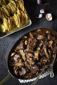 Un Boeuf Braise Qui Plaira A Vos Invites N Oubliez Pas De Faire Les Petites Patates Food Network Recipes Confort Food Food