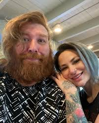 Hanging out with this hot chick! If you're in San Antonio book a cut  @booboobirdie.hairslayer and visit her award winning salon  @traveler_barbershop