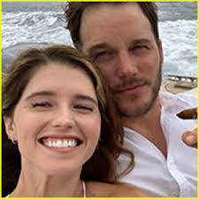 2020Just Jared: Celebrity Gossip and Breaking Entertainment News