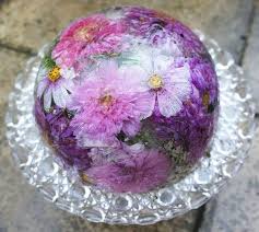 A How To Guide To Making Frozen Flower Ice Bowls With Seasonal British Blooms The Natural Wedding Company Flower Ice Ice Bowl Floral Ice