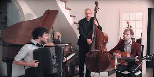 C'est le candidat qui choisit sa musique lors de la finale. Quel Est Le Prix D Un Groupe De Musique Pour Votre Soiree