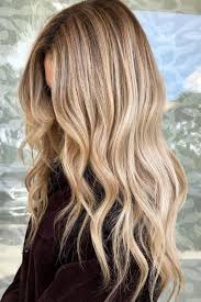 buttercream blond ist die winter trendhaarfarbe 2020 haare blond farben haarfarben blond strahnen blonde haare mit strahnen