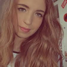 Alicia Riedel's Instagram, Twitter & Facebook