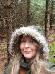 Cailín In The Woods