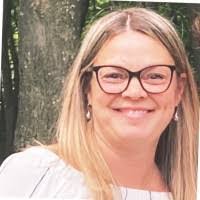 Renee Pelletier's Instagram, Twitter & Facebook