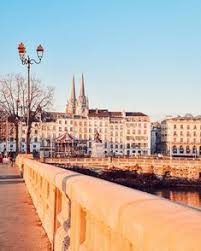 Ayrıca dairede elektrikli su ısıtıcısı, fırın, mutfak gereçleri da bulunmaktadır. 13 Idees De Bayonne En Hiver Bayonne Hiver Bayonne Tourisme