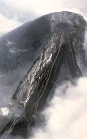 Villarica Volcano Is Located In Central Chile 39 42 S 71 95 W About 650 Km South Of Santiago The Strato Volcano Erupted More Than 50 Volcano Hazard Outdoor