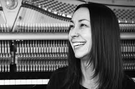 Holly Bowling's Instagram, Twitter & Facebook