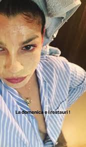 Jun 22, 2021 · emma marrone è finalmente tornata alla musica live. Emma Marrone Instagram Domenica Di Restauro In Camicia Hot