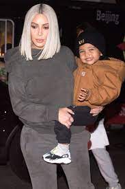 Pinterest Deborahpraha Kim Kardashian And Saint West Short Platinum Blonde Hair Kim Kardashian Hair Kim Kardashian Short Hair Kim Kardashian Blonde