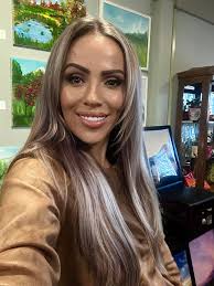 Mentoring young artists in various artistic expressions