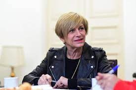 Asumo el compromiso que, antes de asumir la presidencia de la república, me voy a venir a vivir aquí cuatro días, porque uno esto lo tiene que sentir en el alma, en el estómago. Migrantes Se Querellan Contra Evelyn Matthei Por Graves Agresiones De Fiscalizadores Municipales De Providencia