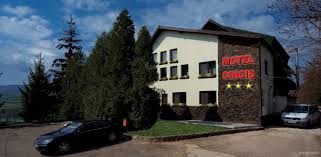 Oferte de cazare cu tichete si vouchere de vacanta, recomandari si comentarii in hoteluri, pensiuni, vile, cabane residence ambient: Motel Cincis Teliucu Inferior Hotelguru Ro