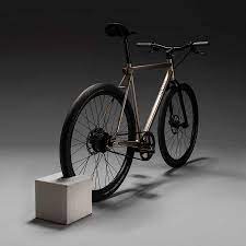 Für wohnung, balkon und alle festen und ebenerdigen fußböden. Fahrradstander Aus Beton Bikeblock Design In Wohnung Oder Balkon