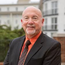 Robin Loucks's Instagram, Twitter & Facebook