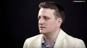 Radu Dumitru este invitatul din cel de-al optulea episod Pink Crayon,  serialul produs de 2Performant