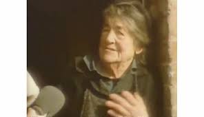 Je suis allé lui demander comment pensaient ces gens de la france profonde ou rurale avant que la tv ait appris à chacun à parler parfaitement le « politiquement correct» sans pratiquement aucun accent régional. Villey Saint Etienne Les Incroyables Histoires De Meurthe Et Moselle Quand La Louise Etait Une Vedette Du Petit Rapporteur