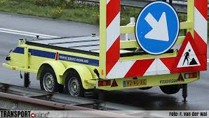 De parallelbaan is in beide richtingen (tussen 'de banaan' bij ooltgensplaat en de kruising met de molenweg numansdorp) afgesloten voor verkeer. Transport Online Haringvlietbrug Tijdelijk Gesloten Voor Schepen Hoger Dan 13 Meter