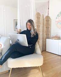 Creative Ways To Decorate Your Apartment For Free City Chic Decor Apartment Decorating On A Budget Studio Apartment Wall Outlets