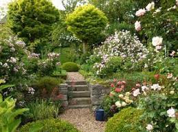 10 Tricks Fur Die Gestaltung Eines Kleinen Gartens In 2020 Mit Bildern Garten Anlegen Garten Ideen Garten