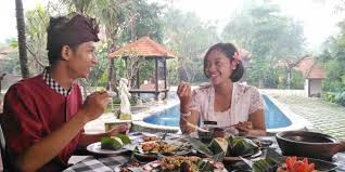 Makanan khas bali ayam betutu ini memang menyuguhkan cita rasa ayam yang sangat gurih dan enak, cara memasaknya juga berbeda dan. Sedap Ada Menu Khas Bali Di Ubud Cottages Malang Malangvoice