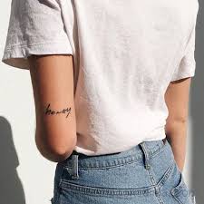 Peki bir kadına en çok yakışan dövme tasarımları neler gelin birlikte bakalım… Bayanlar Icin Tattoo Kucuk Dovme Modelleri Kol Dovmesi Kiyafet Kombinleri