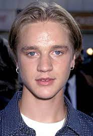 11 90s Heartthrobs Then And Now 90s Heartthrobs Heartthrob Devon Sawa