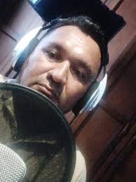 una de mis presentaciones cantando está linda canción que habla de mi ...