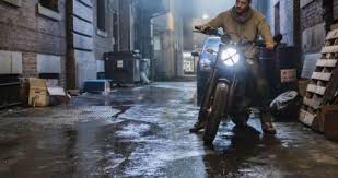 Wheely, un mic taxi prăfuit cu spirit aventurier şi competitiv, îndrăzneşte să concureze pentru titlul de rege al şoselelor în orăşelul său, gasket city. Loserii De La Seral Infotrafic Cultural