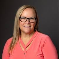 Dee Wenger's Instagram, Twitter & Facebook