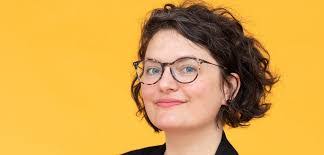 Erin Dewey's Instagram, Twitter & Facebook