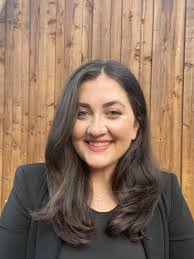 Lesley Holbrook's Instagram, Twitter & Facebook