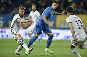 Читайте последние новости про чемпионат украины, а также вы найдете все тексты, аналитику и видео в одном удобном месте. Ti4zzeofmf2lkm
