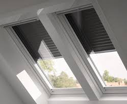 volets roulants pour les fenetres de toit velux avec commande a distance velux fenetre de toit velux toit
