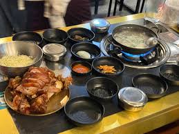 Hong Bar Level 3F 3-35 Myeong-Dong 10(Sib)-Gil Myeong-Dong Shopping Street  Super affordable shabu shabu or bbq 16900 won per pax, buffet salad bar for  dinner