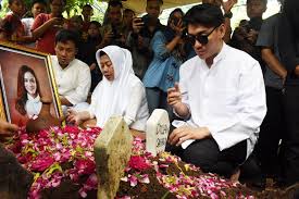 Ghea astrid gayatri merupakan seorang dokter. Dylan Sahara Caleg Gerindra Ifan Seventeen Caleg Pkb
