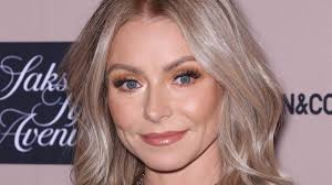 Kelly Ripa worried Ryan Seacrest won't cut it in his new job