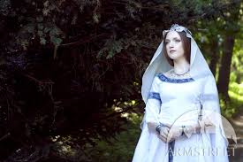 In ihnen ist festgelegt, was wir von käufern und verkäufern erwarten, wie wir eine sichere plattform für unsere nutzer schaffen und wie wir unsere nutzer im falle von problemen schützen. Mittelalter Hochzeitskleid Schwan Kaufen Vorhanden In Weisse Baumwolle Blauer Schwan Borte Rote Rowena Borte Im Mittelalter Shop Armstreet