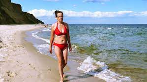 🖤💜 hope you have an amazing weekend!! Shutterstock