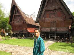 Rumah adat khas suku batak ini juga dibangun agar dapat diwariskan keoada generasi selanjutnya. Mengenal Rumah Adat Khas Batak Di Balige