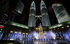 The neighborhood known as kuala lumpur city centre (klcc) is quite literally the heart of the malaysian capital and home to some of the country's most recognizable landmarks, including the petronas twin towers. Detail Gambar Christmas Spirit In Kuala Lumpur Astro Awani