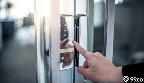 Selain fitur keamanan yang lebih unggul, kunci pintu digital memiliki design yang sederhana sehingga dapat menambah keindahan pintu rumah anda. Mengenal Kunci Pintu Digital Teknologi Terkini Amankan Rumah