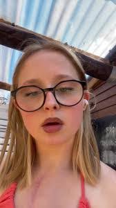 Aimee Farr's Instagram, Twitter & Facebook