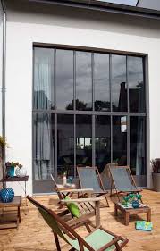 Une Extansion De 130 M2 Pour Une Petite Maison De 40m2 Maison Moderne Belle Maison Moderne Grandes Fenetres