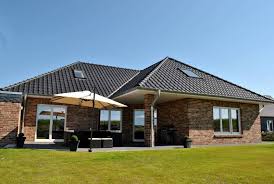 Plan 132 Unser Winkelbungalow Mit Uber 130 M Wohnflache Ein Bungalow Mit Uberdachter Terrasse Grundriss Bungalow Haus Bungalow Moderner Bungalow Aussen