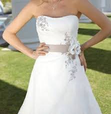 Auf unserem shop gibt alle arten von hochzeitskleider, brautmode und abendmode. Brautkleider Gebraucht Sudtirol Abiti Da Sposa Usati Alto Adige Beitrage Facebook