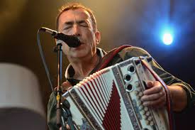 1998 wurde sabines sohn adrian geboren. Hubert Von Goisern Tour Auf 2021 Verschoben Bregenz Vol At