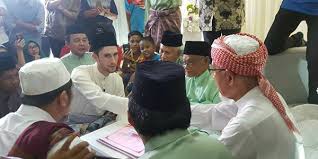 Seorang perempuan yang diceraikan kemudian ia menikah lagi, melakukan zinah (lih. Mat Dan Kahwini Gadis Melayu Pagi Tunang Petang Nikah